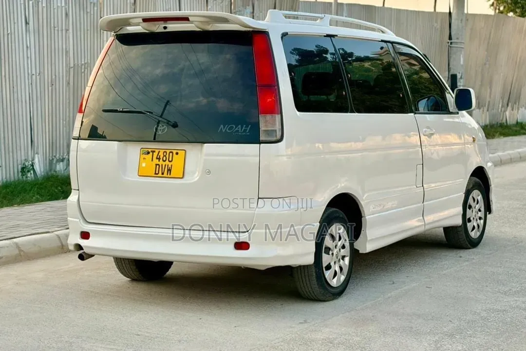 Toyota Noah 2001 White