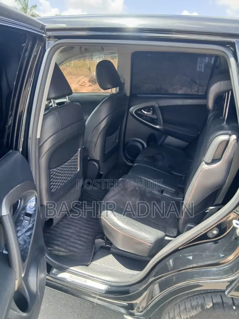 Toyota Vanguard 2013 Black