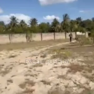 Kiwanja Cha Pili Toka Beach Kinauzwa Kigamboni Mji Mwema