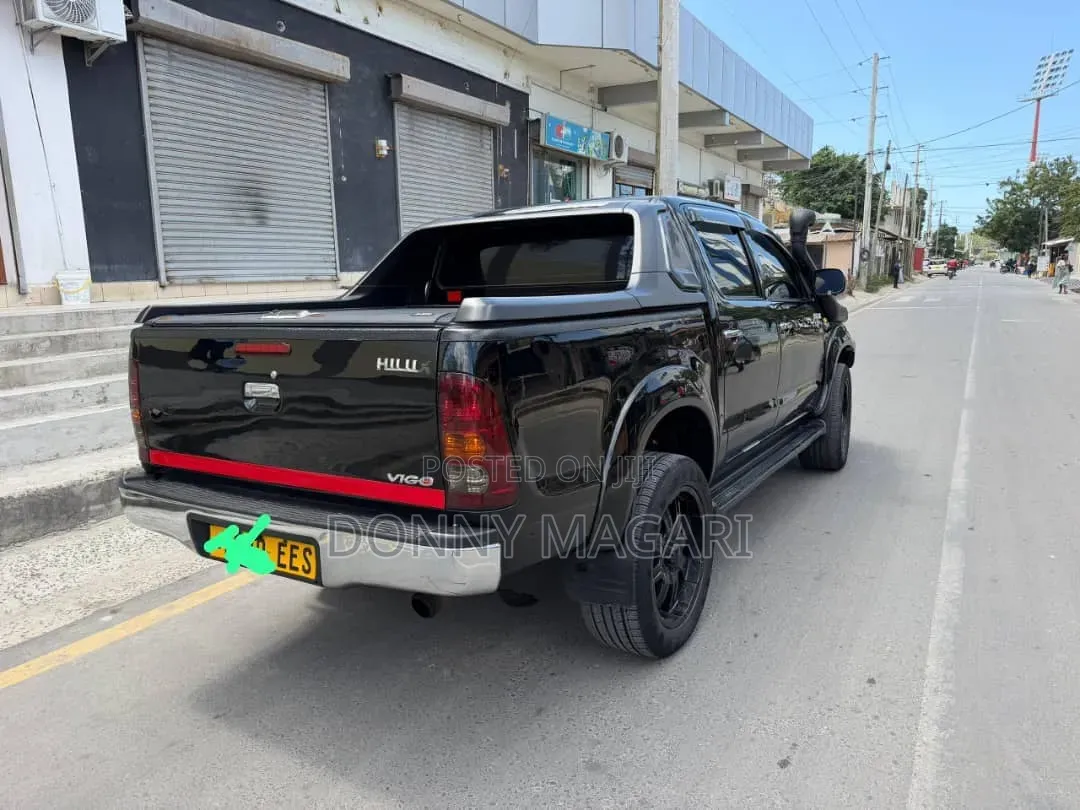 Toyota Hilux 2006 Black