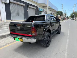 Toyota Hilux 2006 Black
