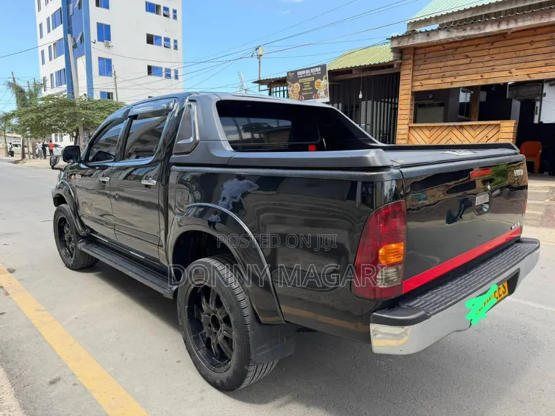Toyota Hilux 2006 Black