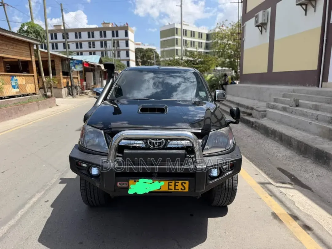 Toyota Hilux 2006 Black