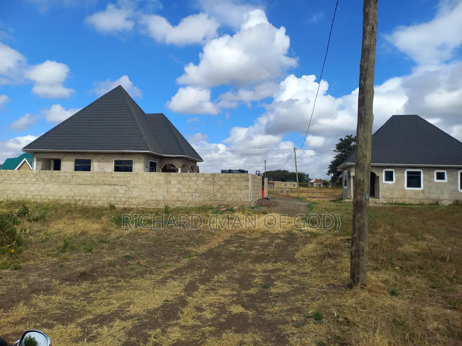 Nusu Heka Inauzwa Kisongo-Yakini Secondary School