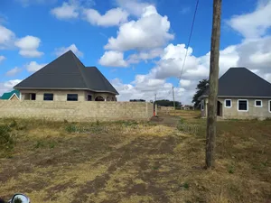 Nusu Heka Inauzwa Kisongo-Yakini Secondary School