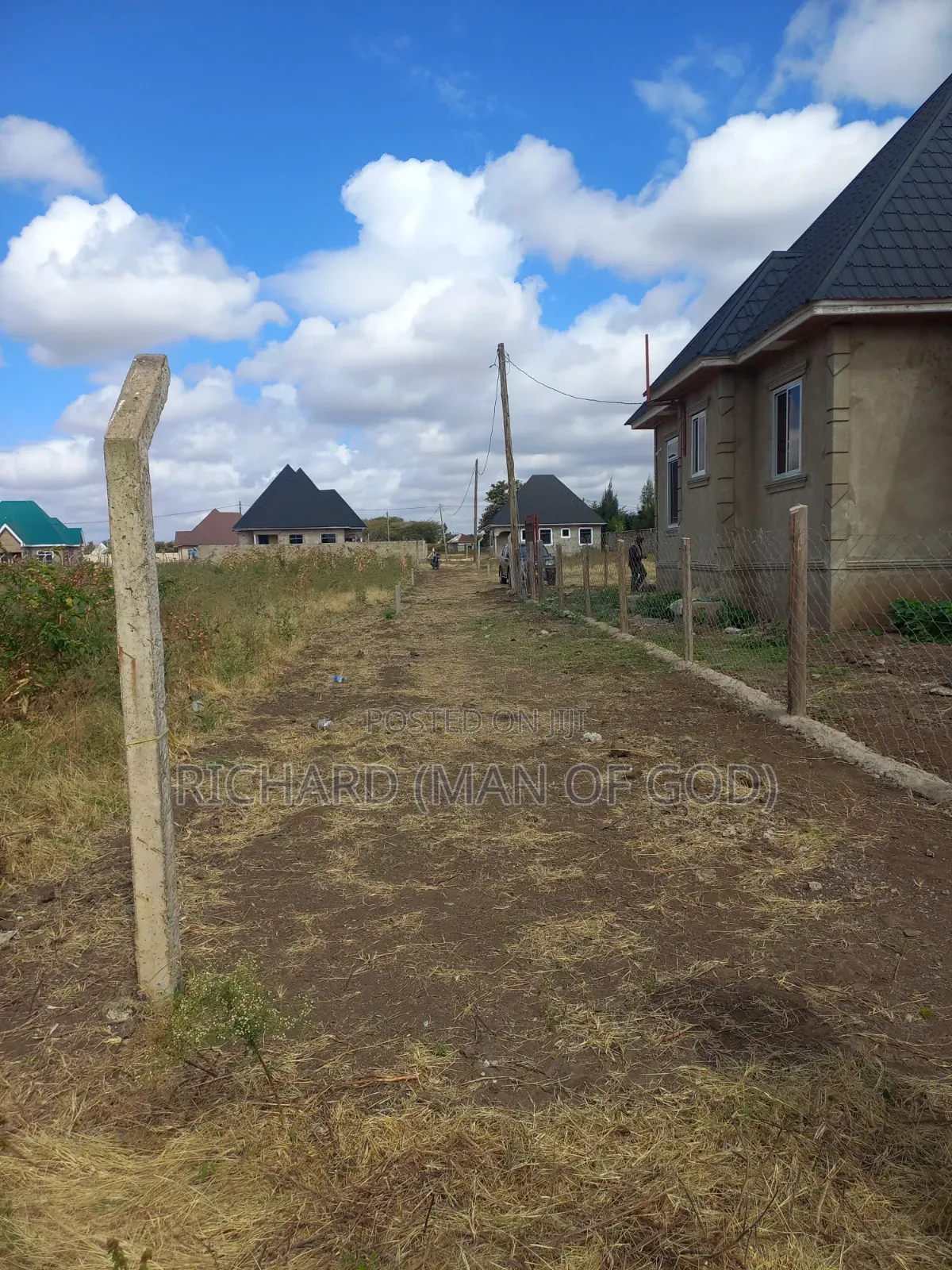 Nusu Heka Inauzwa Kisongo-Yakini Secondary School