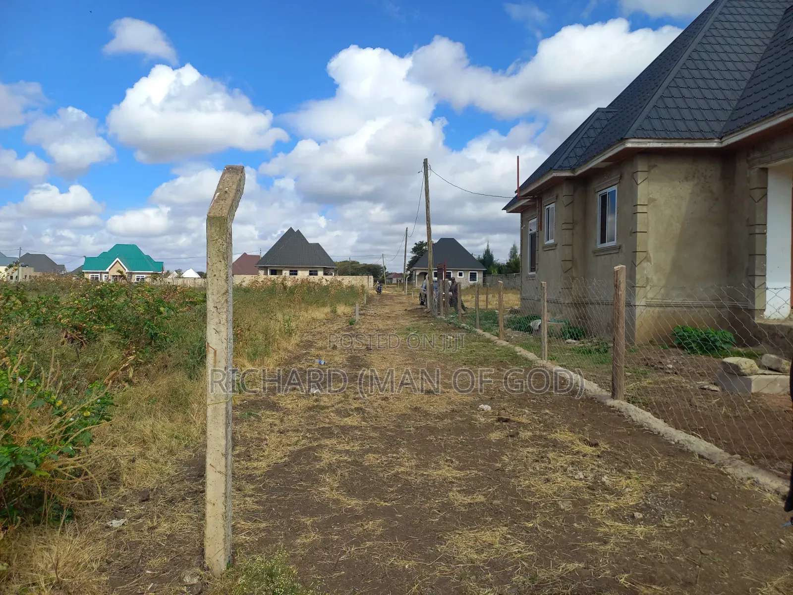 Nusu Heka Inauzwa Kisongo-Yakini Secondary School