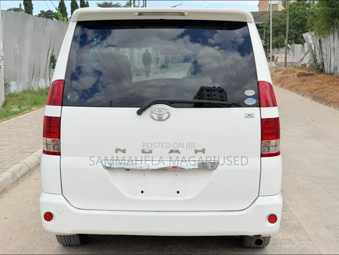 New Toyota Noah 2005 White