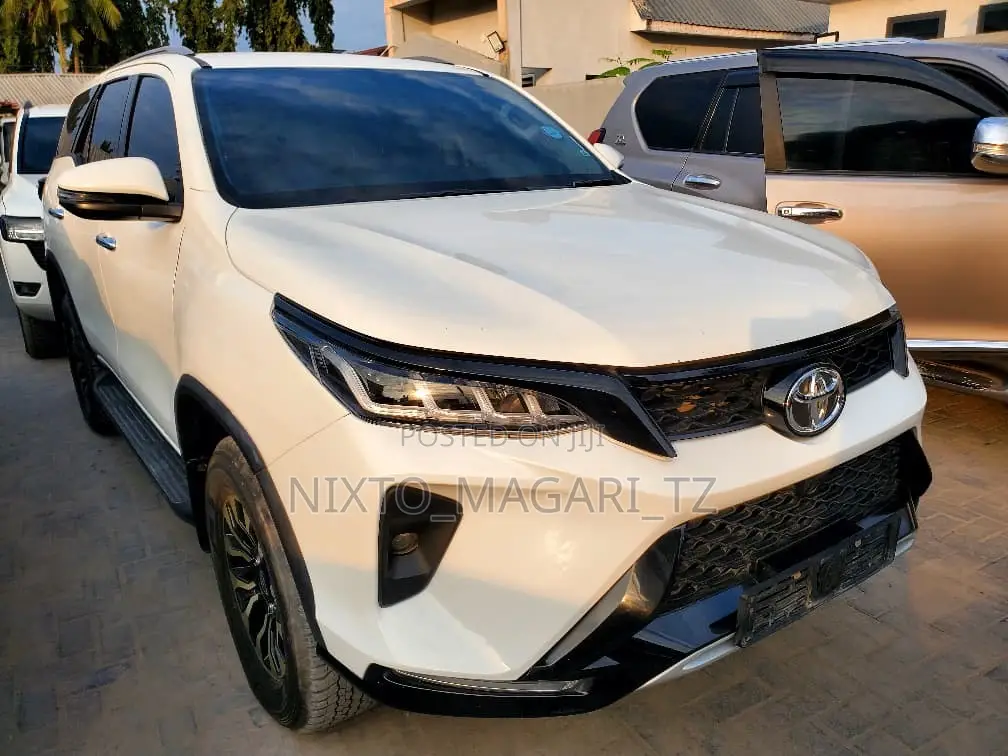 Toyota Fortuner 2023 White