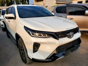 Toyota Fortuner 2023 White