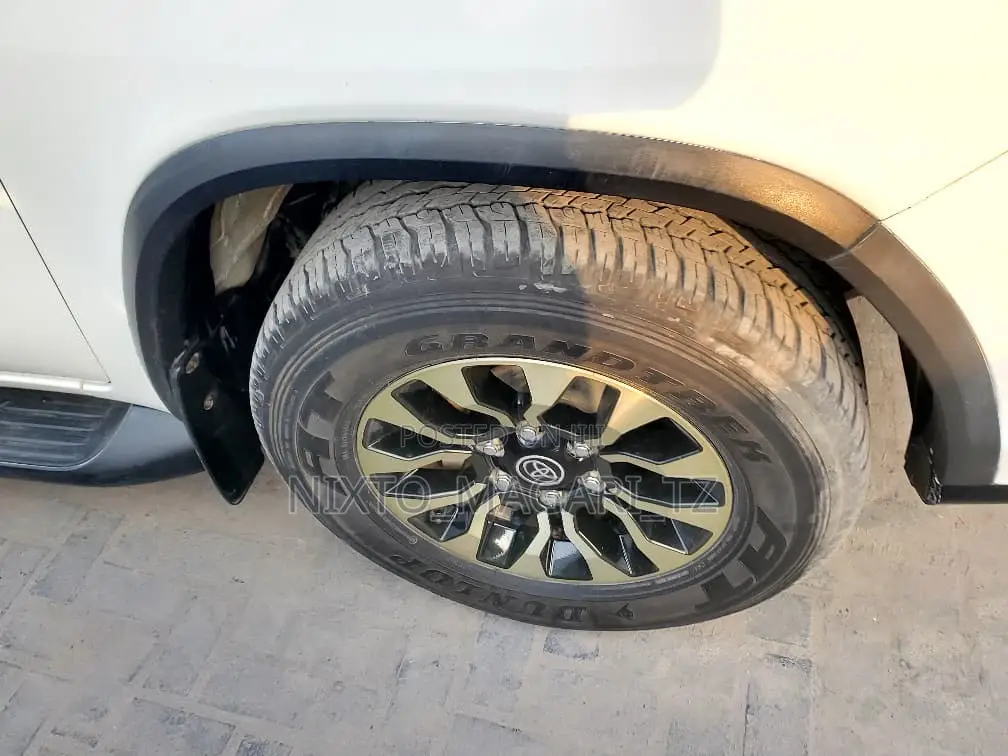 Toyota Fortuner 2023 White