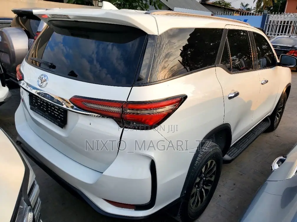 Toyota Fortuner 2023 White