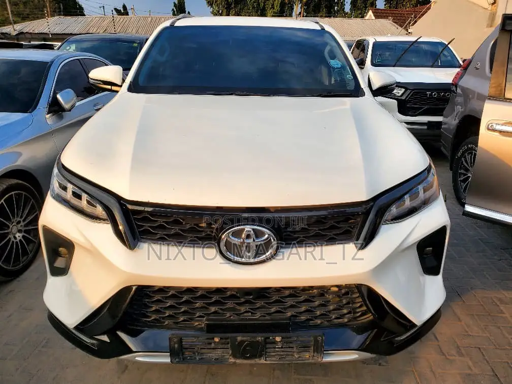 Toyota Fortuner 2023 White