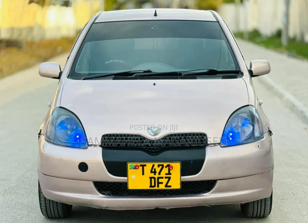 Toyota Vitz 2005 Silver