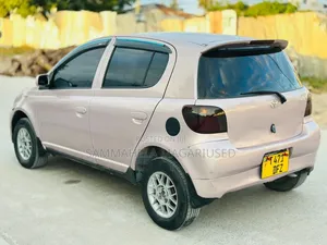 Toyota Vitz 2005 Silver