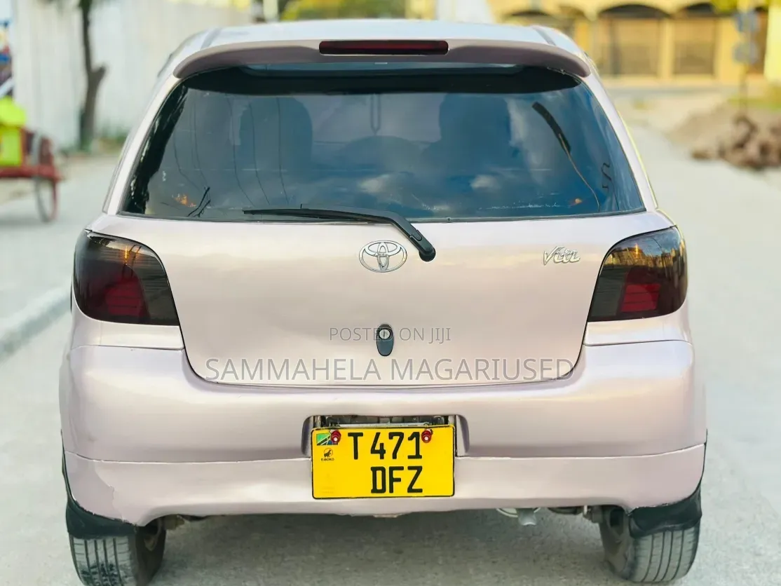 Toyota Vitz 2005 Silver