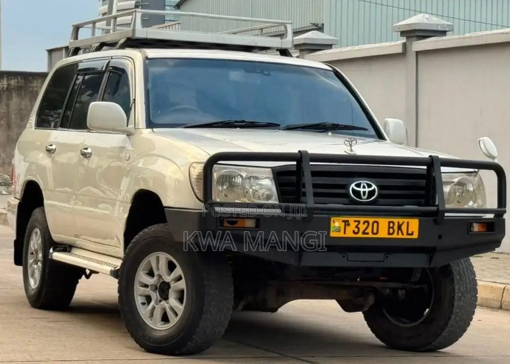 Toyota Land Cruiser 2001 White