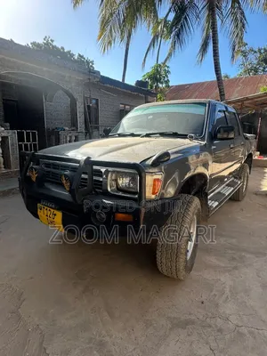 Toyota Hilux 2002 Black