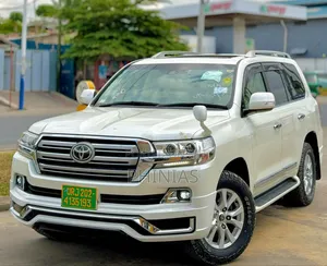 Toyota Land Cruiser 2017 White