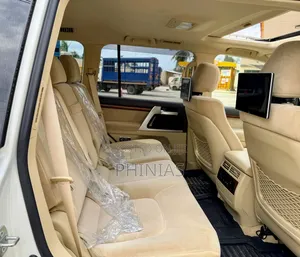 Toyota Land Cruiser 2017 White