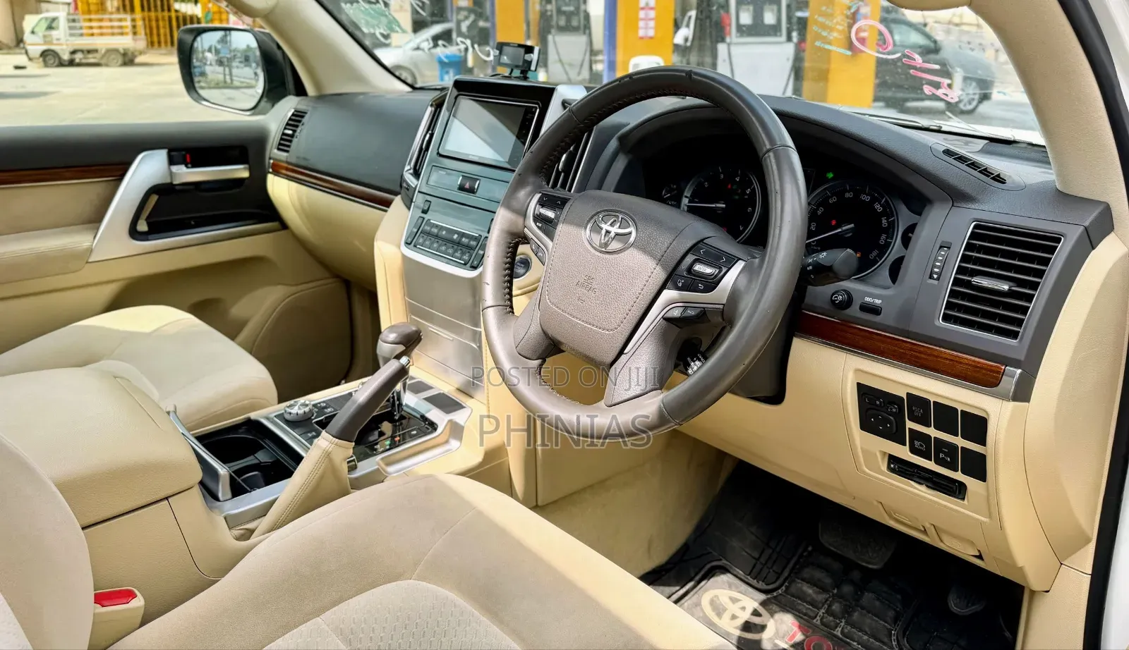 Toyota Land Cruiser 2017 White
