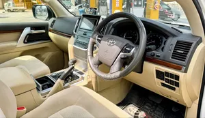 Toyota Land Cruiser 2017 White