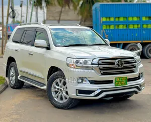Toyota Land Cruiser 2017 White