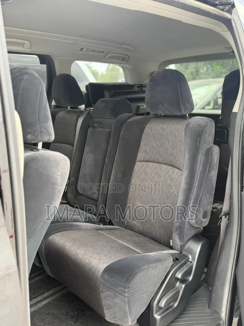 Toyota Noah 2008 Gray