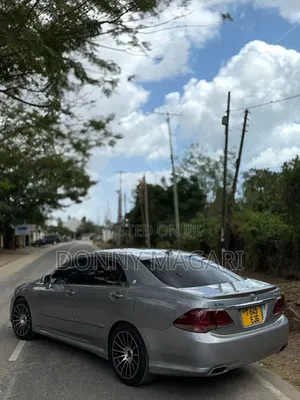 Toyota Crown 2011 Silver