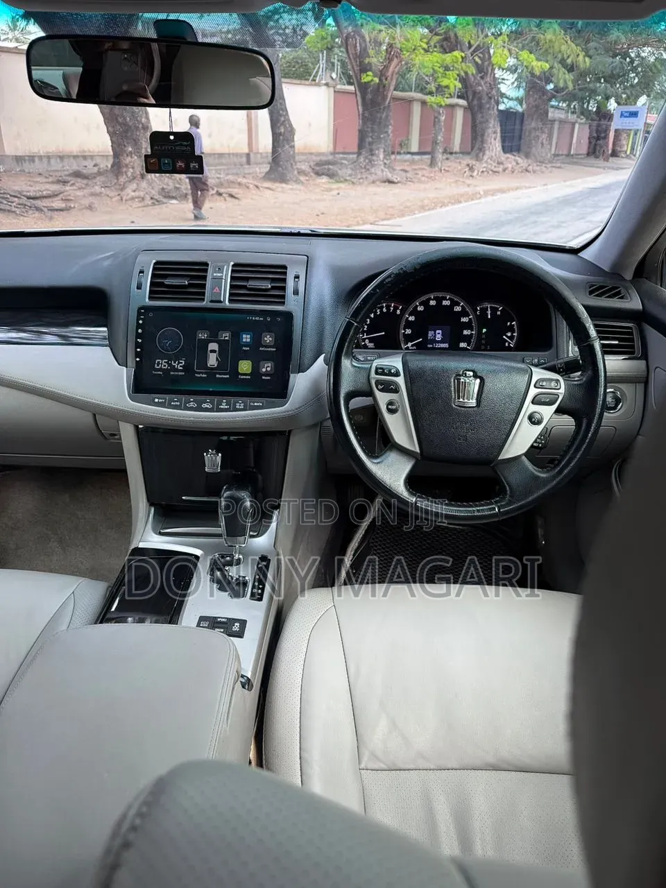 Toyota Crown 2011 Silver