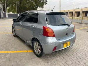 Toyota Vitz 2005 Gray