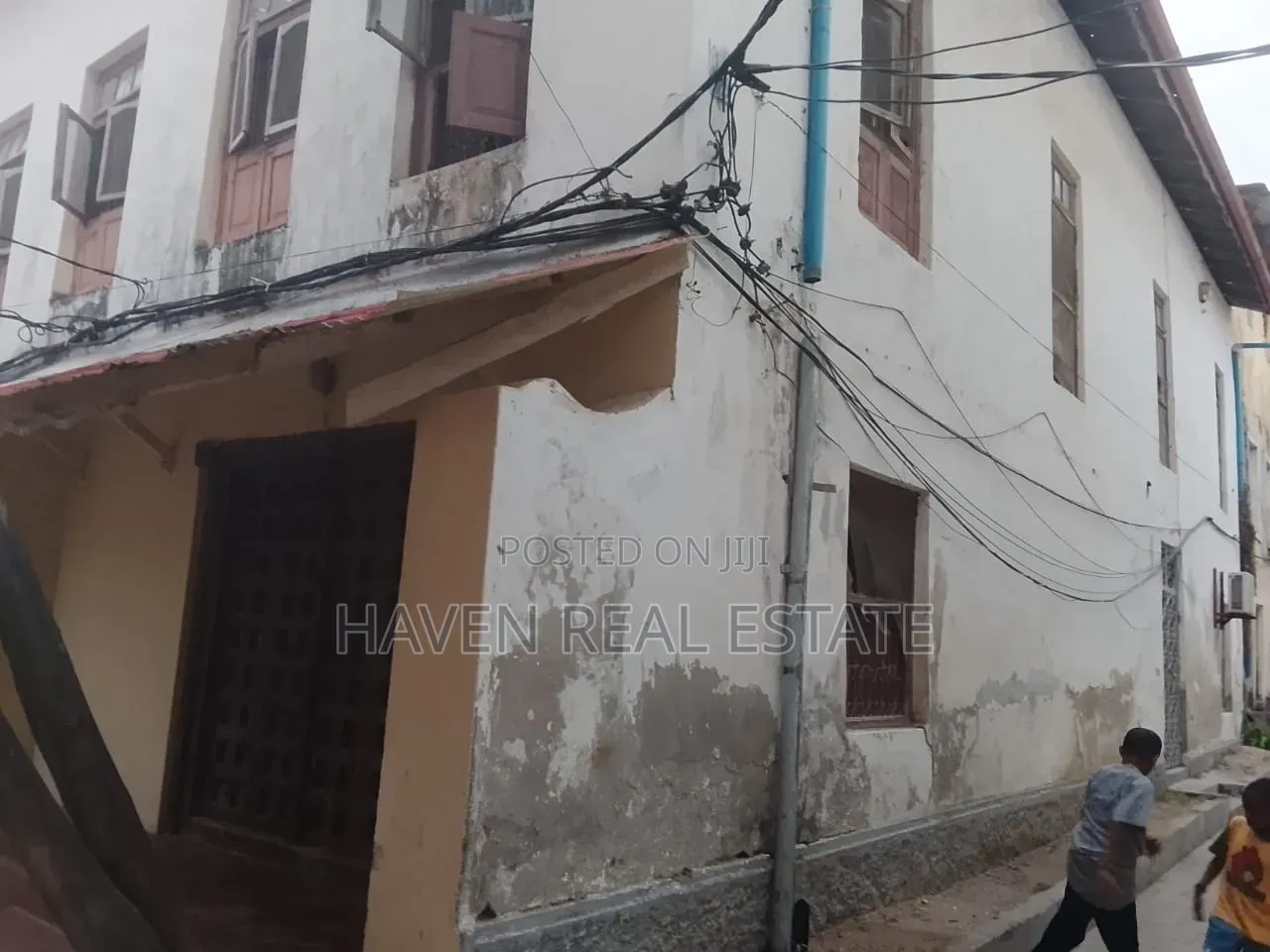 8bdrm House in Mjini for sale