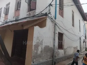 8bdrm House in Mjini for sale