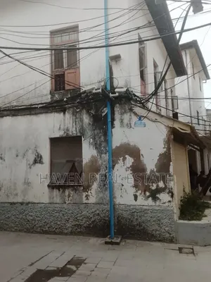 8bdrm House in Mjini for sale