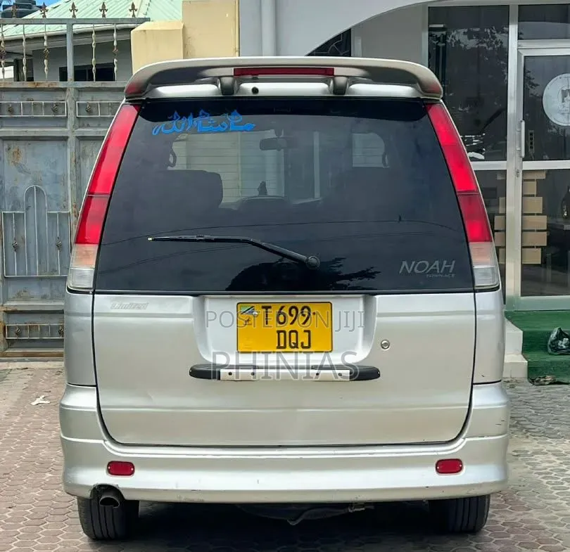 Toyota TownAce Noah 2000 Silver