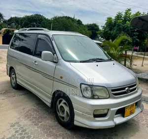 Toyota TownAce Noah 2000 Silver