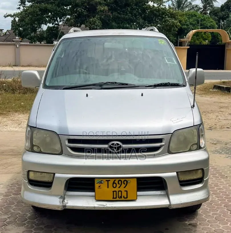 Toyota TownAce Noah 2000 Silver