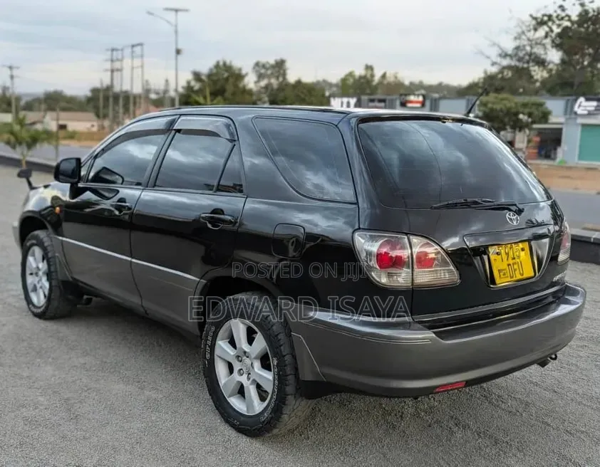 Toyota Harrier 2004 Black