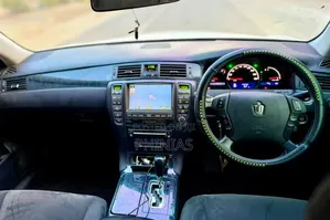 Toyota Crown Royale 2005 White