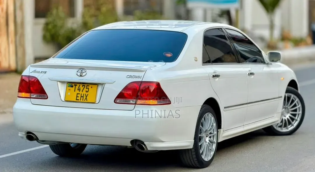 Toyota Crown Royale 2005 White