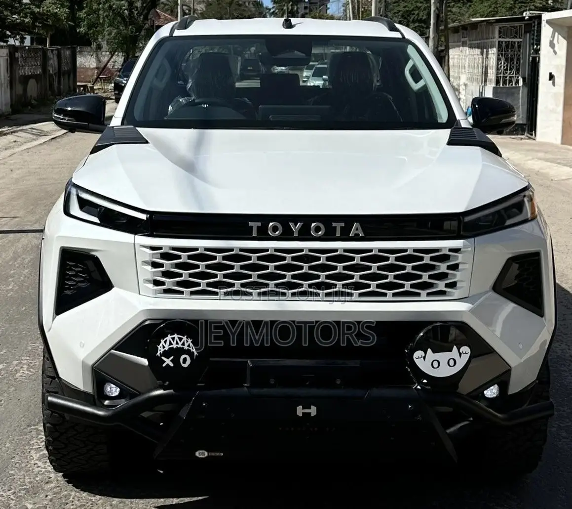 New Toyota Hilux 2026 White