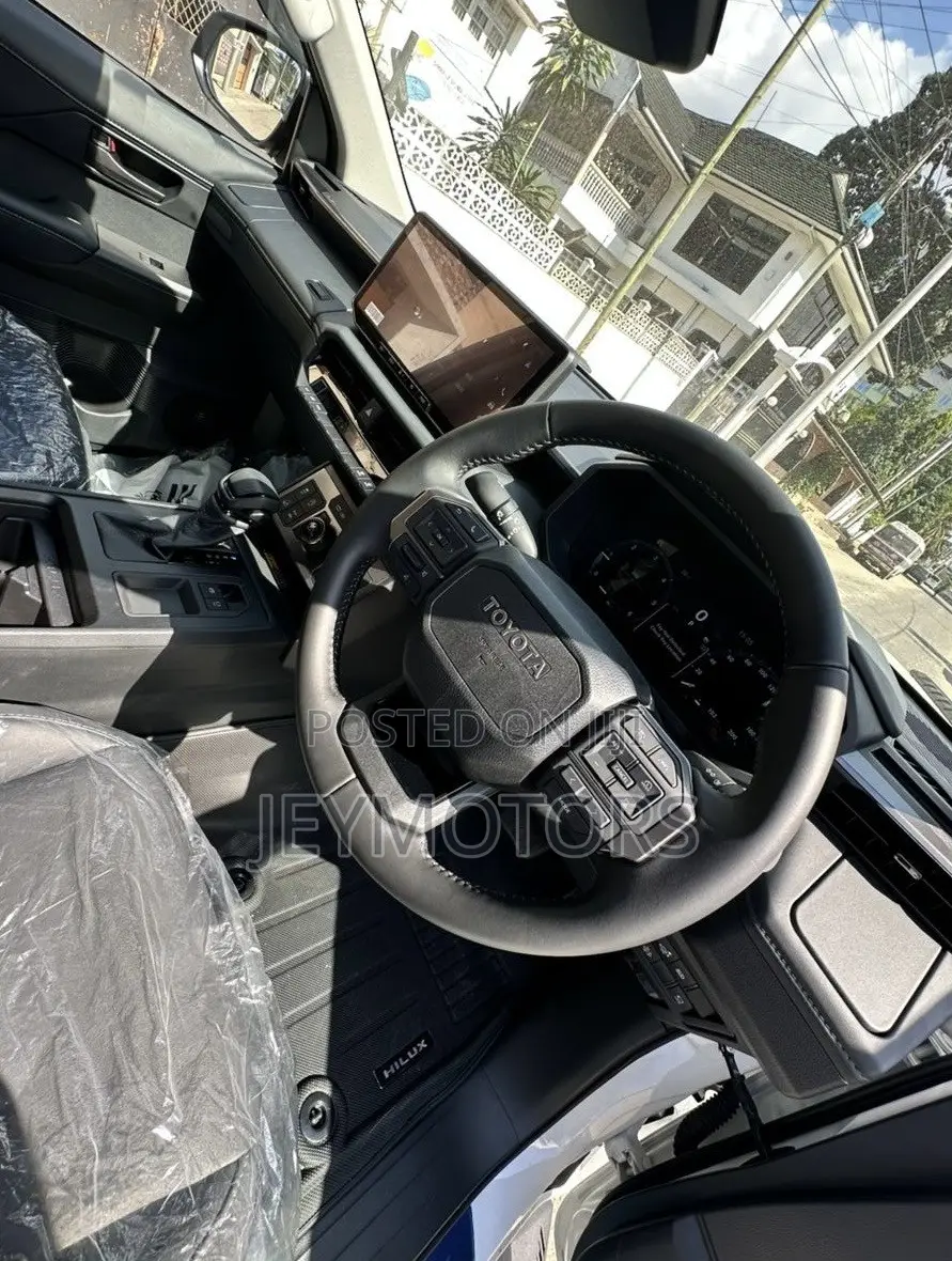 New Toyota Hilux 2026 White