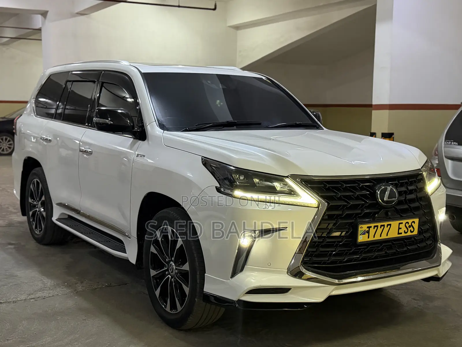 Lexus LX 570 AWD 2021 White