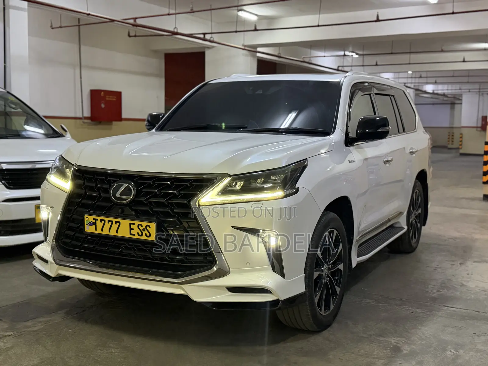 Lexus LX 570 AWD 2021 White