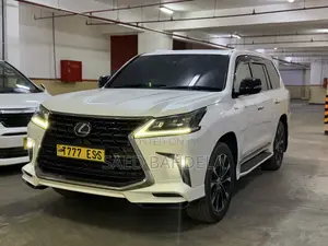Lexus LX 570 AWD 2021 White