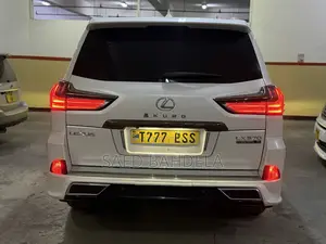 Lexus LX 570 AWD 2021 White