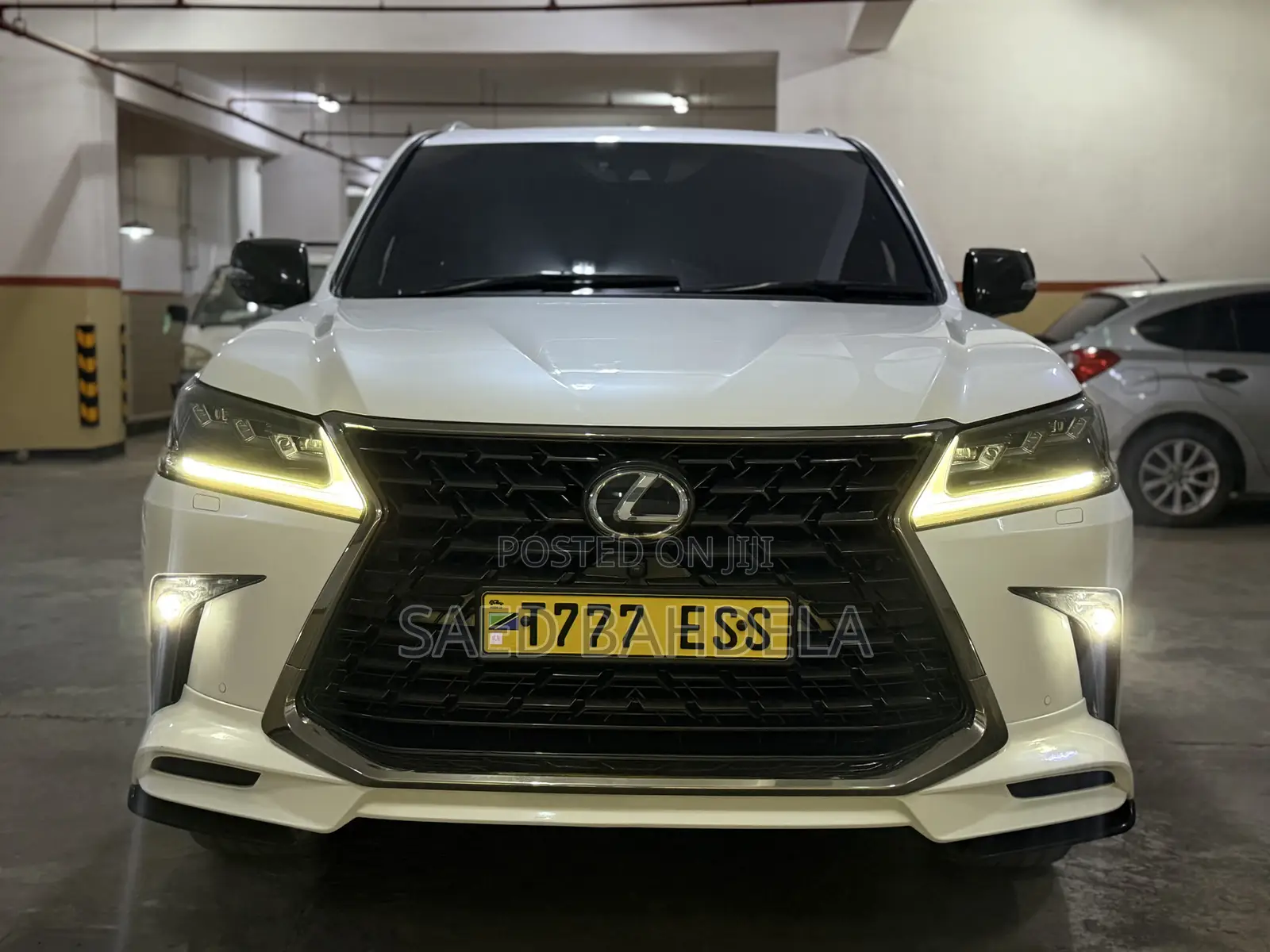 Lexus LX 570 AWD 2021 White