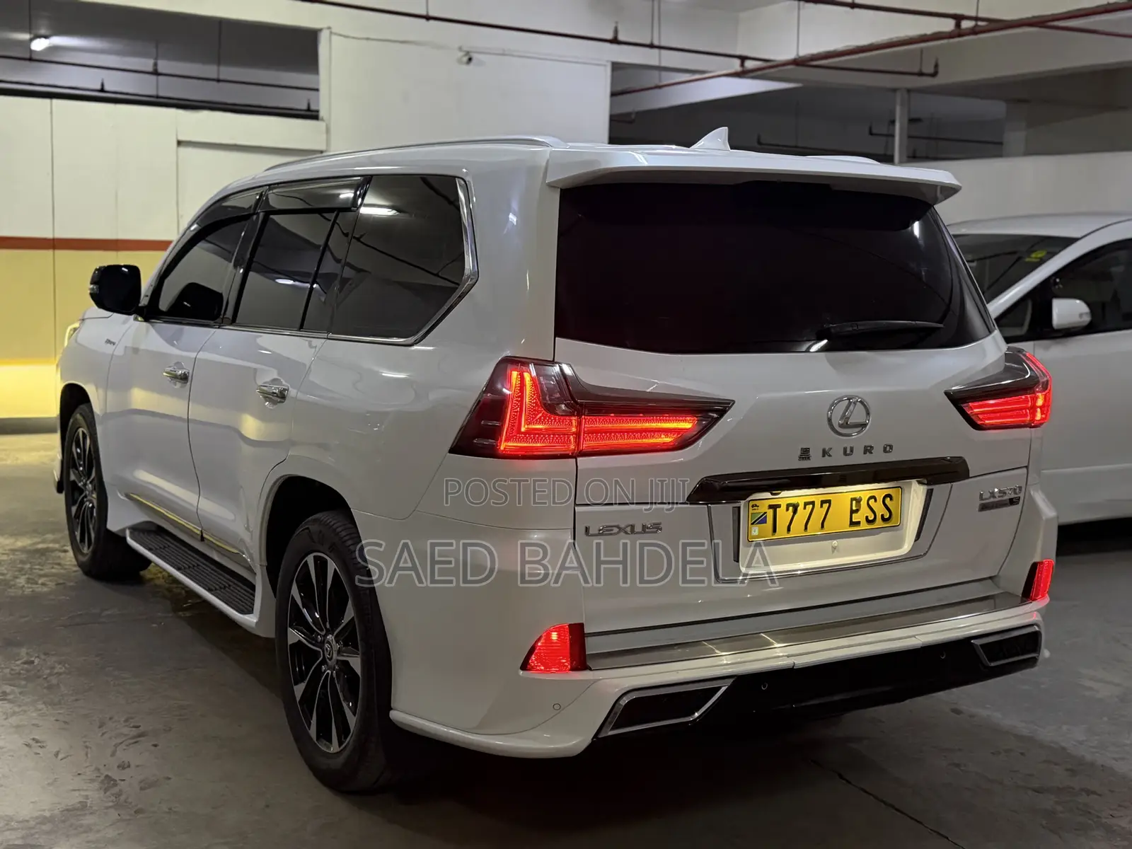 Lexus LX 570 AWD 2021 White