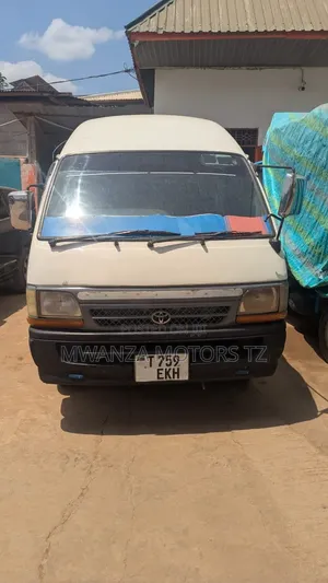 Toyota HiAce 2002 White