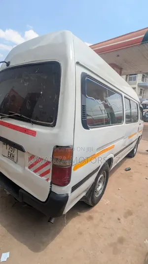 Toyota HiAce 2002 White